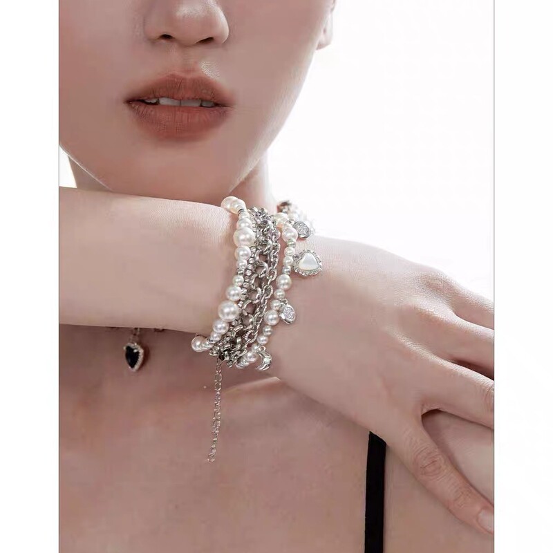 Multi-Layered Pearl Heart Pendant Bracelet, Niche Design, High-End Minimalist Style, Instagram-Style Jewelry