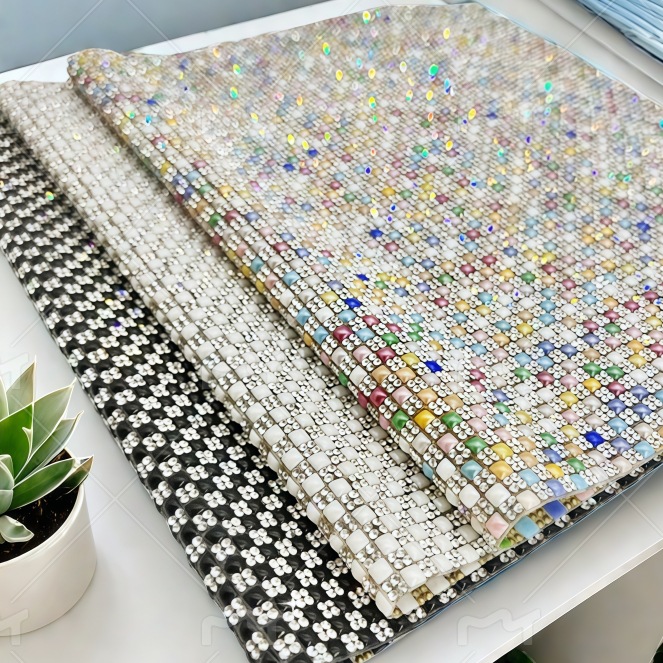 Venta caliente transfronteriza 4*4 Pegatinas de diamantes de imitación de perlas de cerámica Pegatinas de diamantes autoadhesivas Pegatinas de diamantes Pegatinas decorativas de equipaje Parche de diamantes en caliente de bricolaje