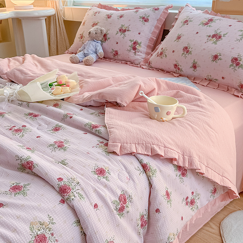 Un juego de edredón fresco de verano de gasa de burbujas de cuatro piezas, edredón de verano con aire acondicionado, sábanas, juego de ropa de cama de dormitorio de tres piezas