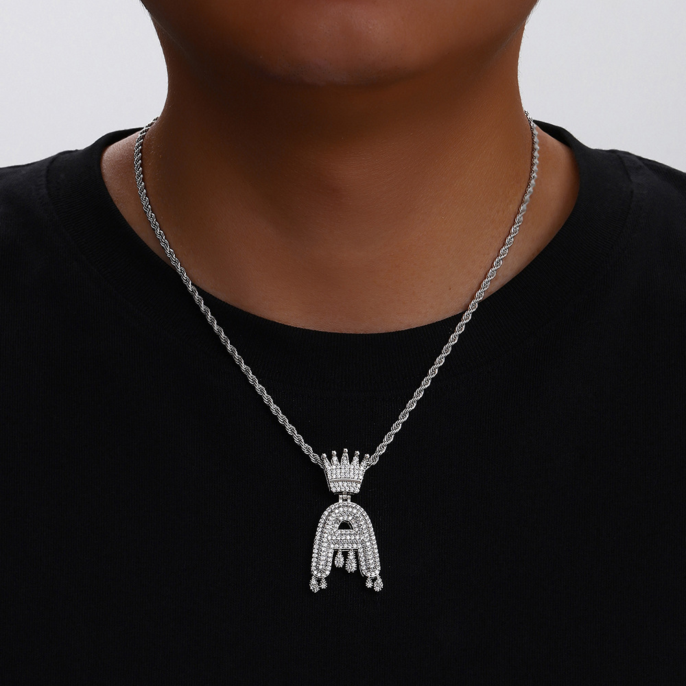 Collar de colgante de letras de bronce A-Z corona estilo DIY personalizado europeo y americano hip-hop unisex cadena clavícula