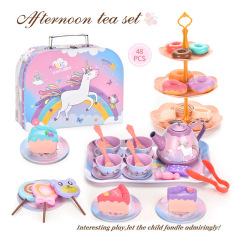 国境を越えた女の子が昼寝をしているお茶のセットは、デザートケーキのコーヒーのお茶の休憩をシミュレートして、ギフトボックスのセットを持っています