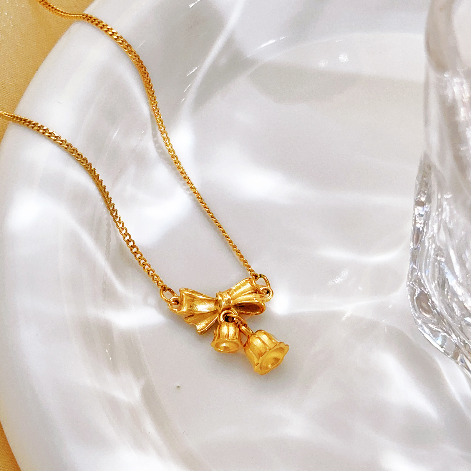 Collar de orquídeas de arco de princesa en fuga, oro de 18 quilates, diseño de alta calidad, cadena de clavícula para mujeres no se desvanece