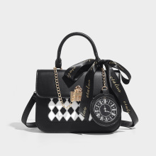 原创小食量痛包2025新款镜中爱丽丝菱格斜挎包谷子吧唧透明手提包