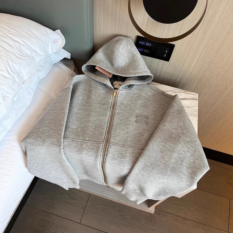In-Stock Miu High-End Version = Space Cotton Hoodie Jacket with Hooded Letter Embroidery Logo, Loose Fit, Unisex In-Stock Miu High-End Version = Space Cotton Hoodie Jacket with Hooded Letter Embroidery Logo, Loose Fit, Unisex