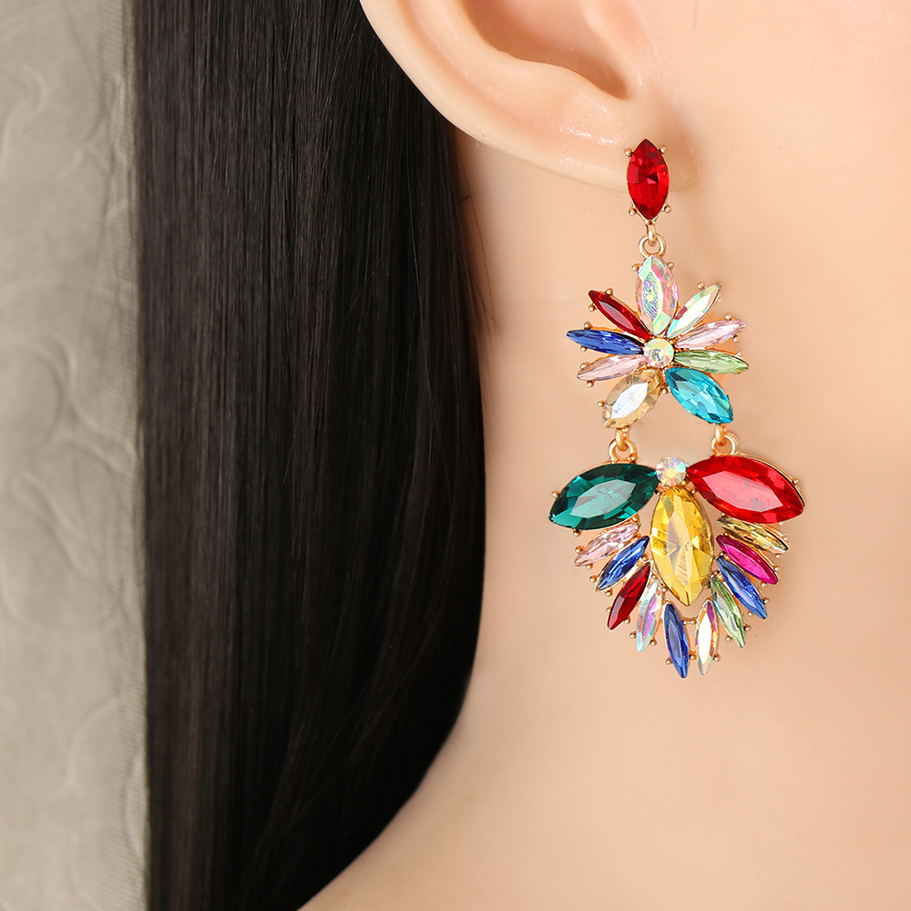 Nihaojewelry Fashion Color Diamond Alloy Geometric Earrings Wholesale Jewelry display picture 14