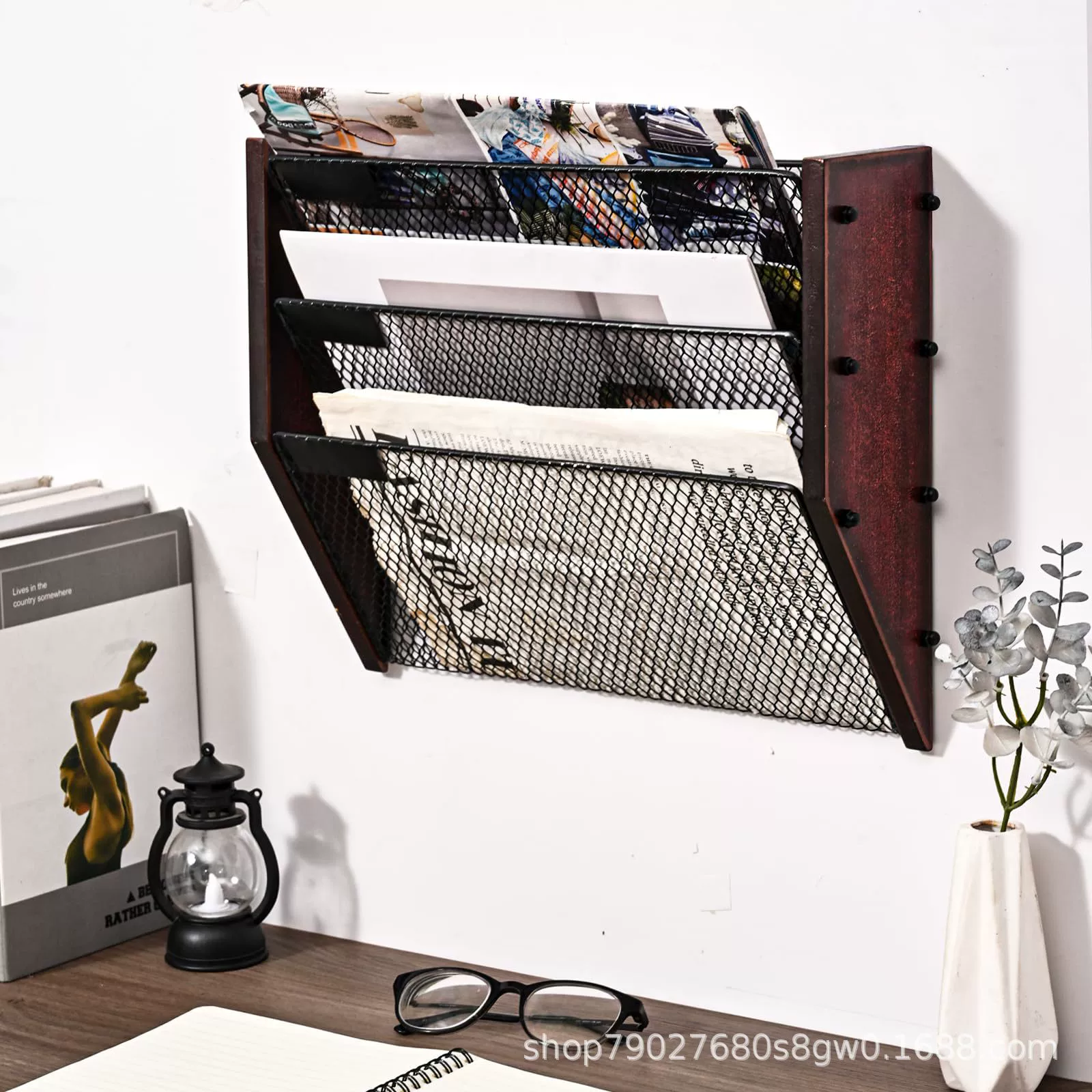 Железное дерево в сочетании с домашней настенной корзиной для хранения