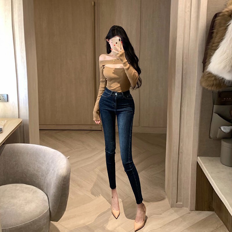 Dark-colored Korean-style butt-lifting slim-fit jeans for women, with a unique design, summer 2026, stretchy, slimming, clean-cut denim pants Dark-colored Korean-style butt-lifting slim-fit jeans for women, with a unique design, summer 2026, stretchy, slimming, clean-cut denim pants