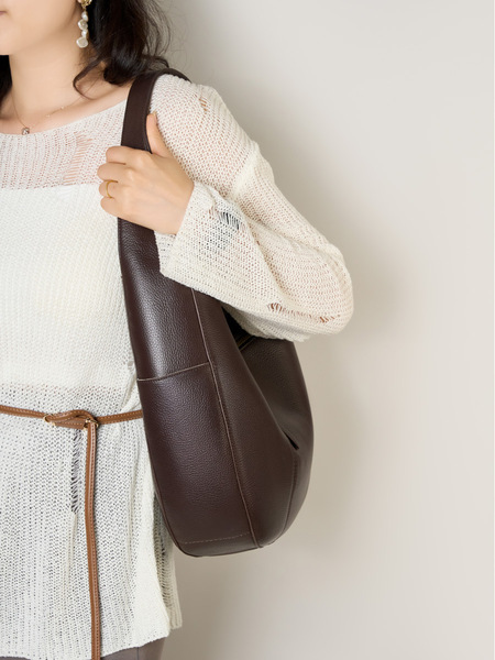 Quality leather capacious one-shoulder bag