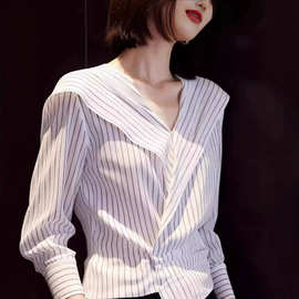 法式v领条纹长袖衬衫女春装2026春季新款百搭显瘦不对称气质上衣