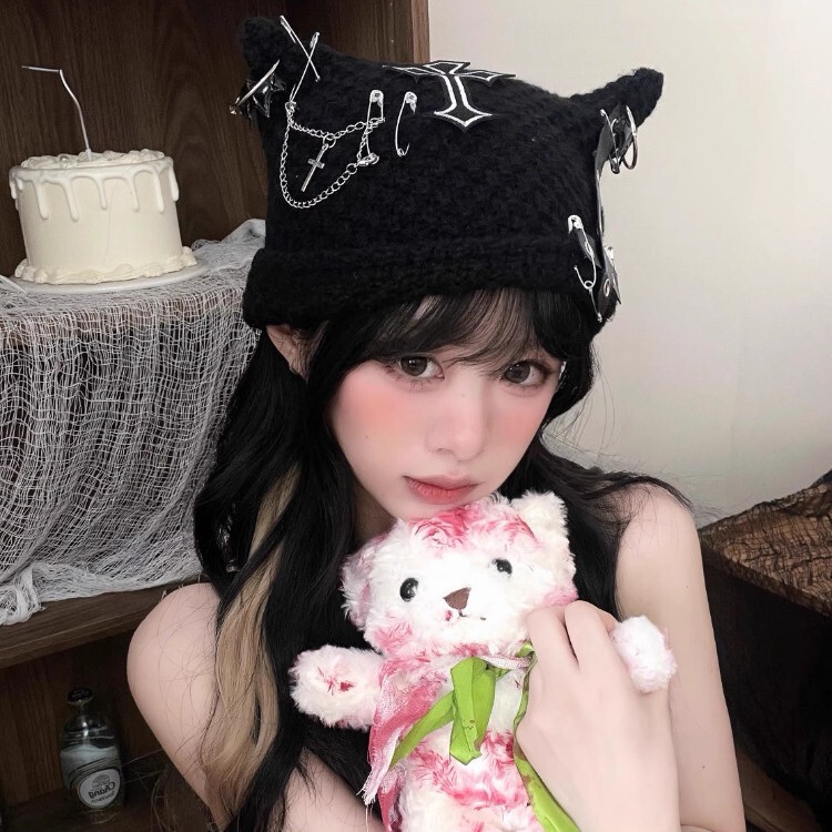 2025年新款设计黑色十字架猫耳针织毛线帽女春秋小众百搭套头帽|undefined