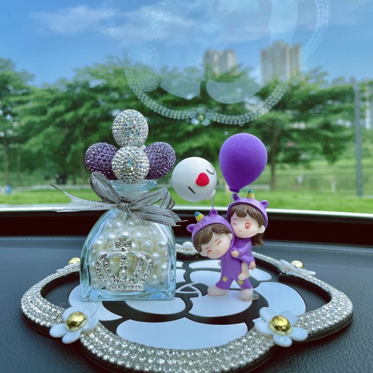 Nuevo estilo creativo con incrustaciones de diamantes, confesión de coche, amor, globo, botella de perfume, consola central, decoración de aromaterapia de coche, regalo de decoración interior