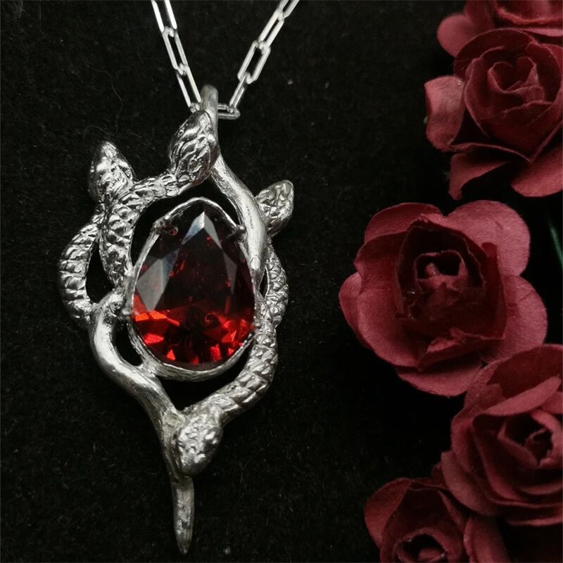 Cross-border European and American Personality Punk Medusa Snake Head Pendant Necklace Diamond-encrusted Pigeon Blood Gem Ladies Accessories