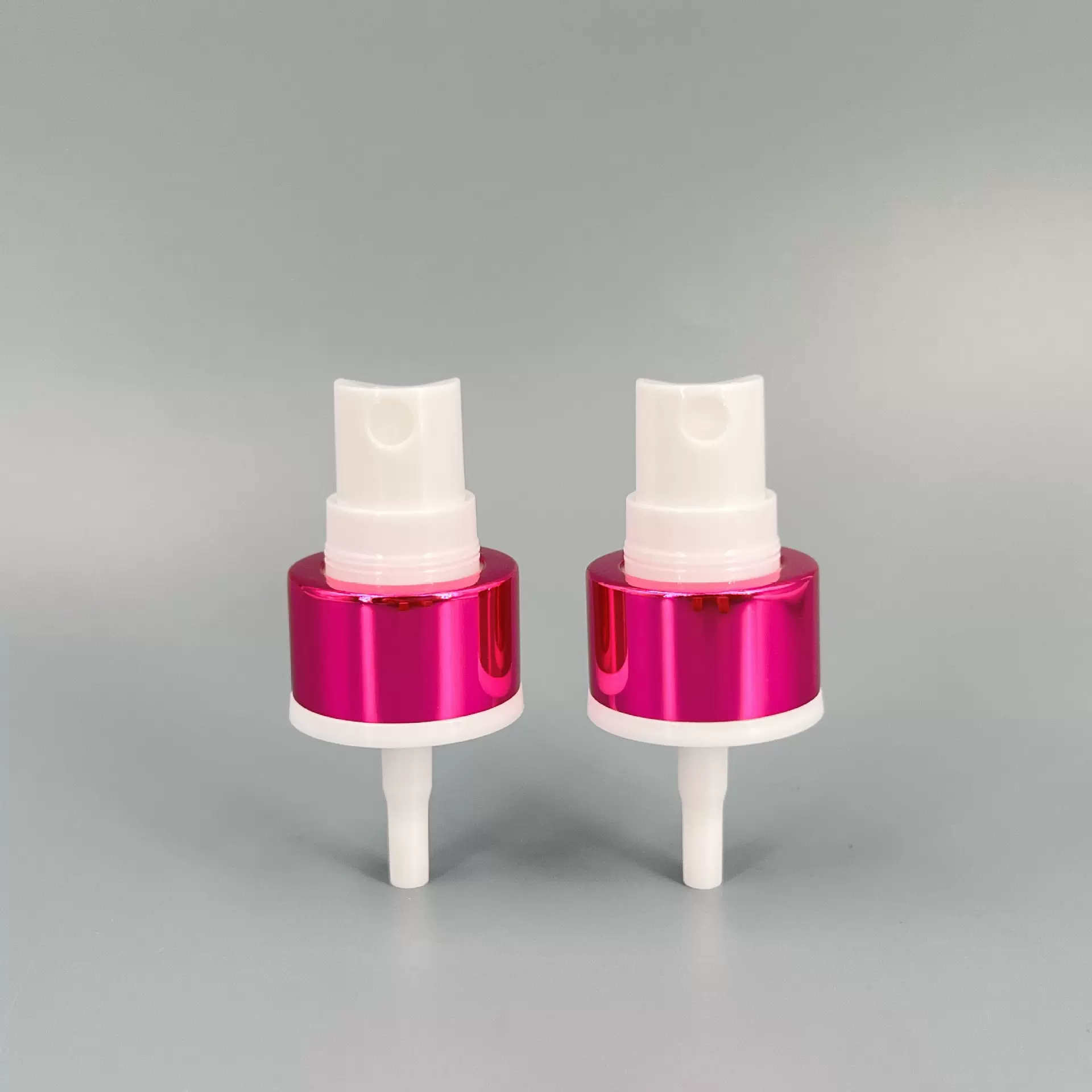 厂价供应24牙氧化铝带棱边短中套喷雾泵头AS全罩可烫边化妆品包材