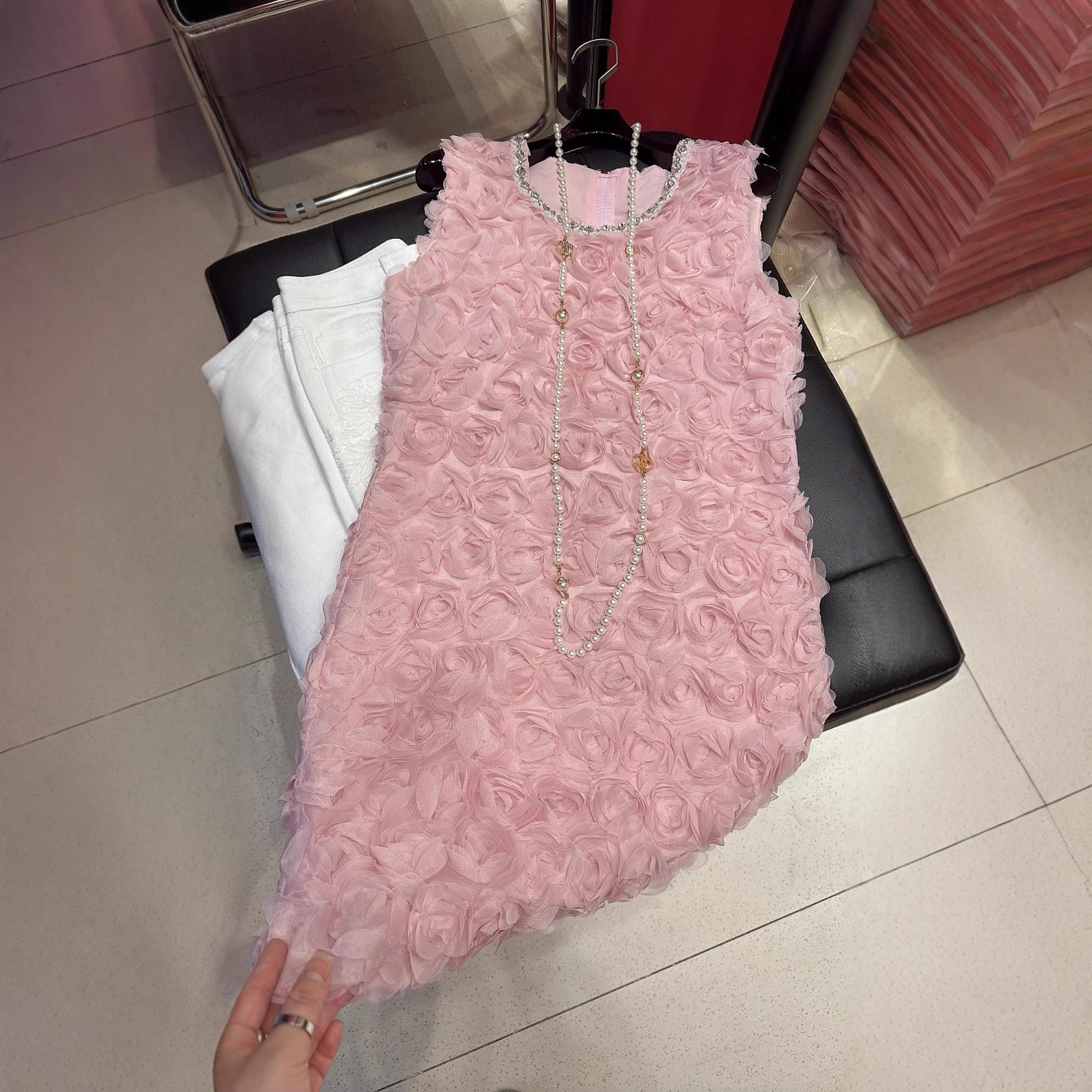 summer three dimensional solid color dress with a round collar…