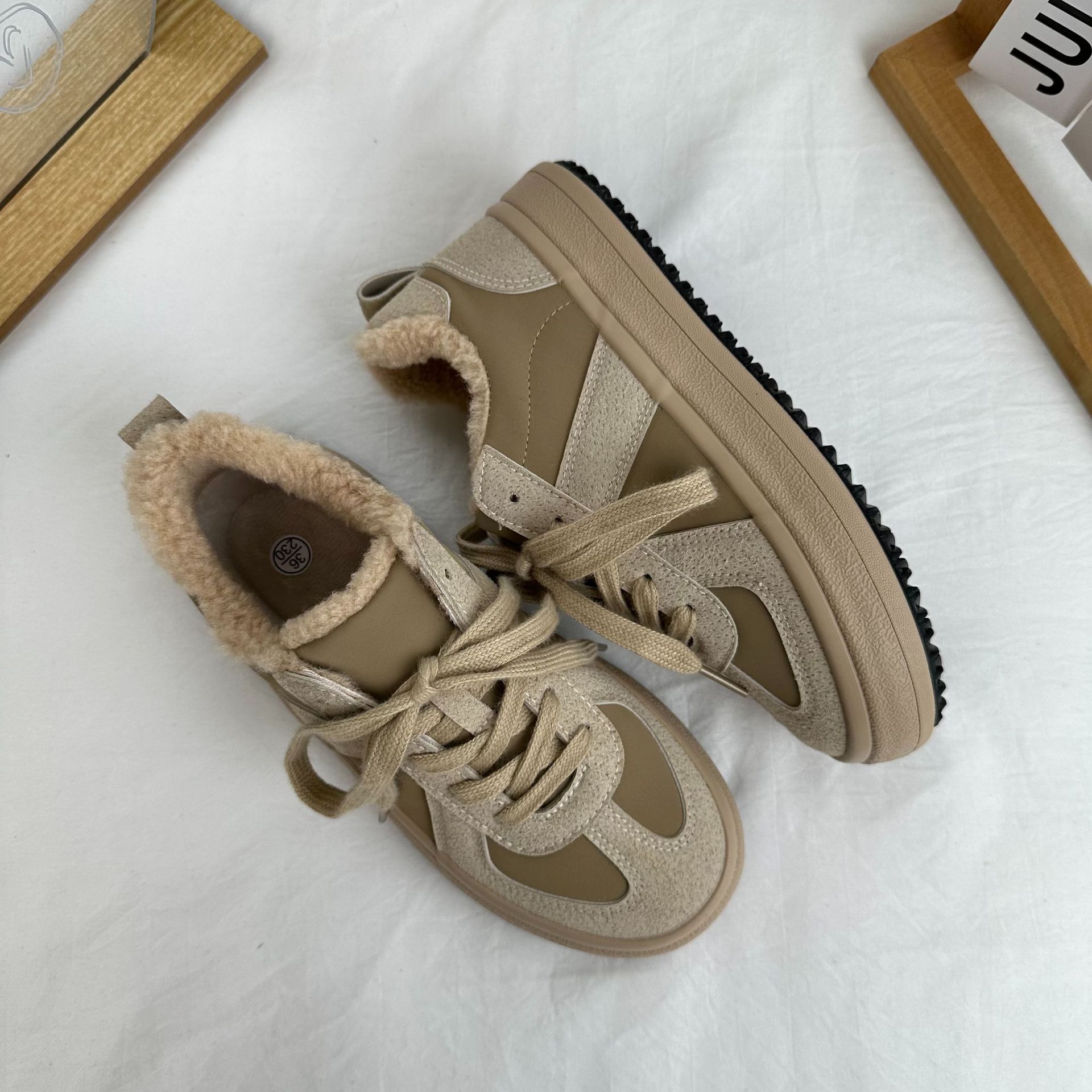 Cordero de peluche retro versátil zapatos de algodón gruesos con zapatos de entrenamiento de peluche gruesos 2024 nuevos zapatos de invierno de mujer 6580