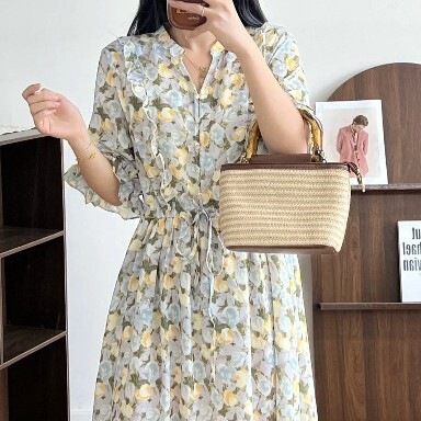 Summer New Crossbody Woven Small Bag for Women, Fashionable Straw Bucket Handbag with Bamboo Handle