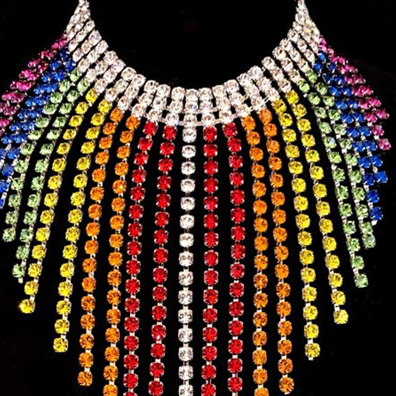 Europa y América rhinestone collar traje de lujo de color diamante borla exagerada collar pendientes con diamantes traje conjunto de joyas