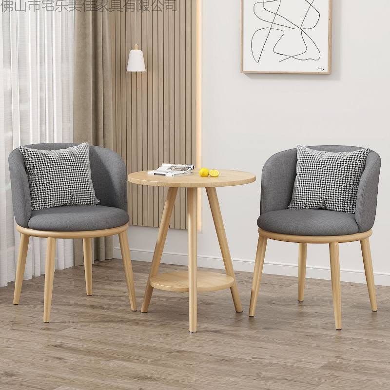 Mesa y silla de ocio balcón sala de estar de lujo ligera mesa y silla combinación de hotel de alojamiento residencial negociación en línea mesa y silla set de tres piezas