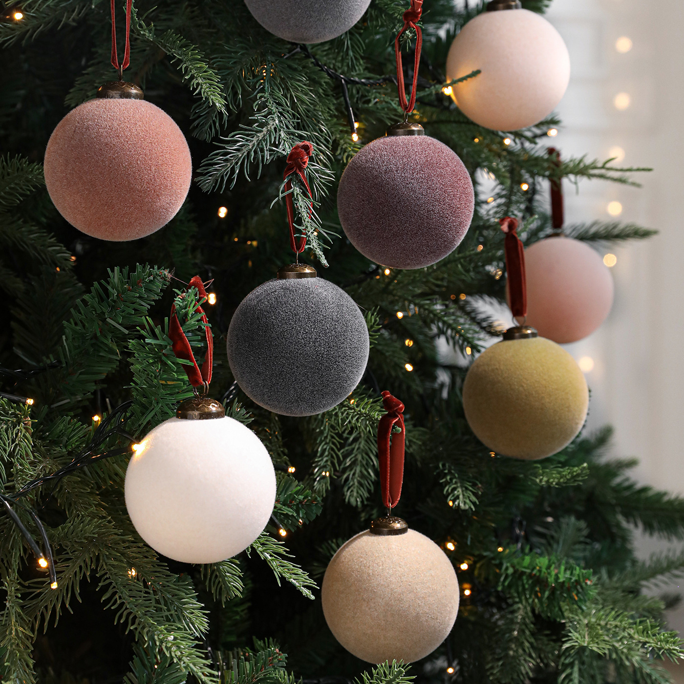 Retro 8CM flocado de plástico bola de Navidad colgante colorida colgante de árbol de Navidad caja de ventanas decoración bola redonda