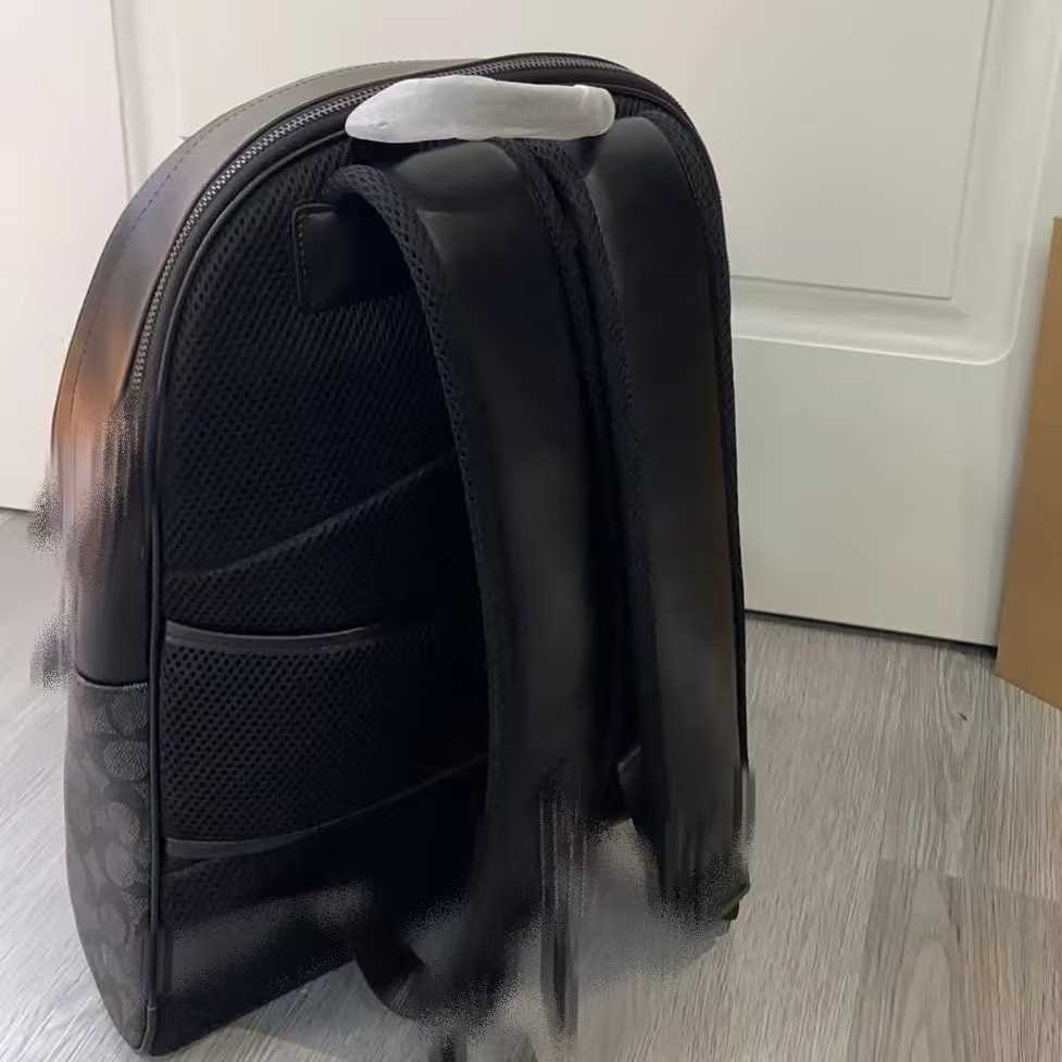 2025 nueva moda clásica a cuadros versión coreana de gran capacidad mochila de viaje al aire libre de cuero para hombres de moda personalizada