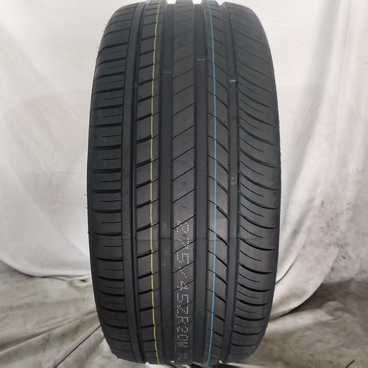 Brand New Genuine Car Tires with High Cost Performance, Model 2754520, Suv, Brand New, Wear-Resistant, Durable, and Rugged