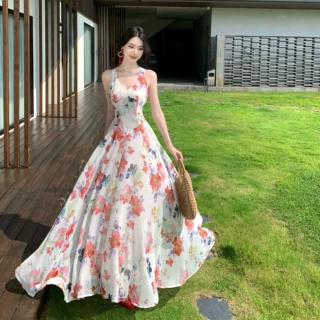 海边度假旅游穿搭挂脖碎花连衣裙女夏季系带气质收腰长裙掐腰裙子