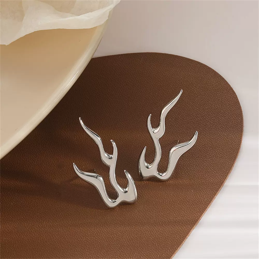 炫酷冷淡风白金火焰耳饰s925银针个性耳钉潮流夜店金属合金女耳坠