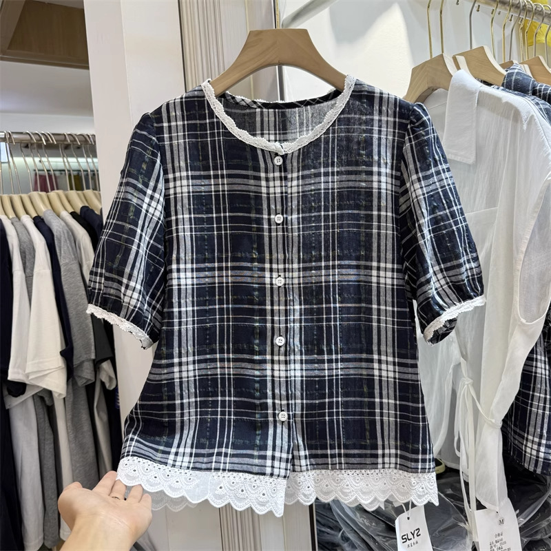Summer new lace trim plaid plus-size shirt, loose and slimming short-sleeve women's top with a casual French design Summer new lace trim plaid plus-size shirt, loose and slimming short-sleeve women's top with a casual French design