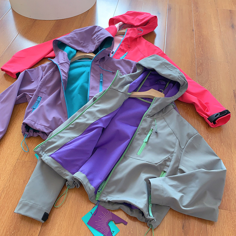 Outdoor Mountain Style Autumn New Product Contrasting Placket Zipper Hiking Mountaineering Water-Repellent Short Hooded Jacket for Women