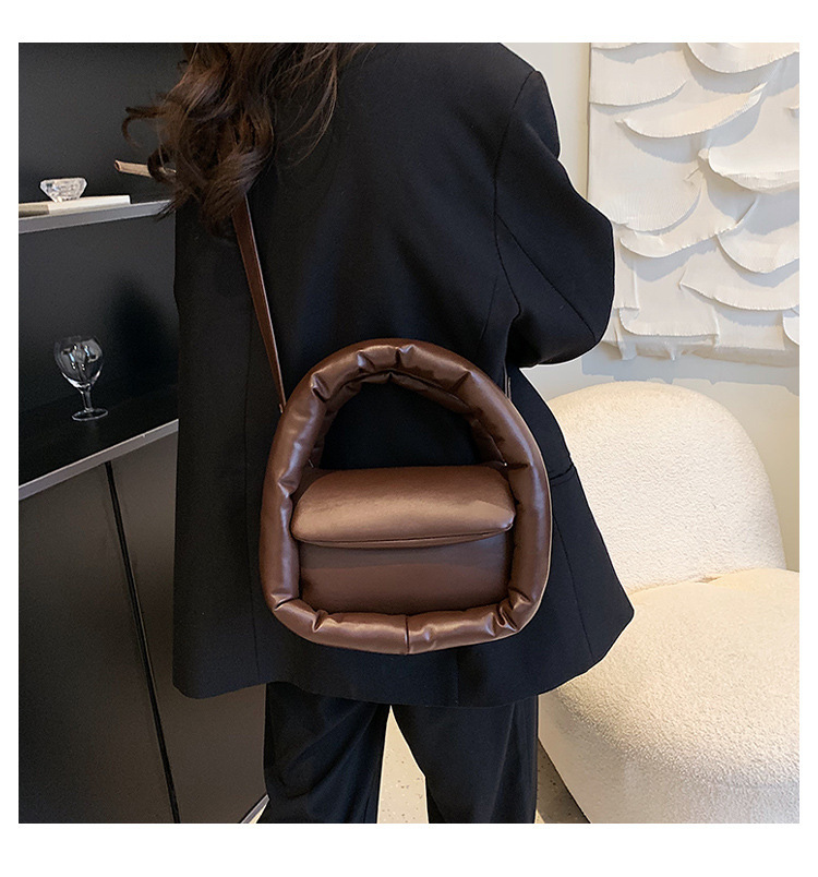 Women's Medium Nylon Solid Color Classic Style Streetwear Square Zipper Shoulder Bag Handbag Crossbody Bag display picture 2