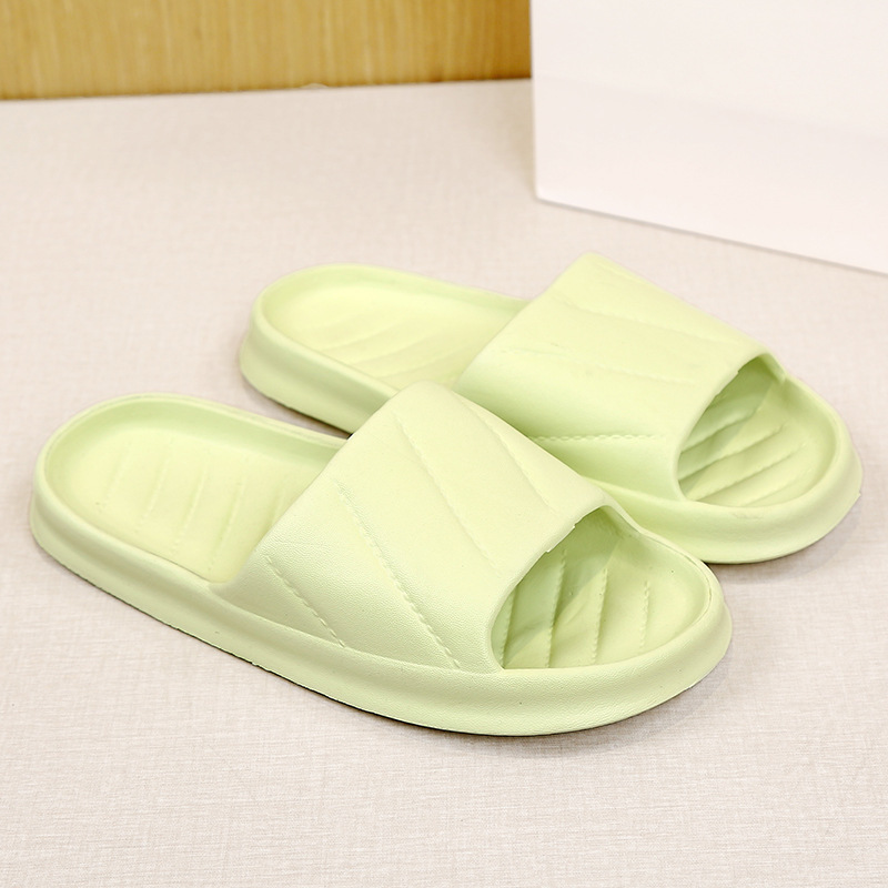 Zapatillas frías de verano para mujeres pequeñas pantallas de oso domésticas con suela suave, zapatillas antideslizantes para hombres