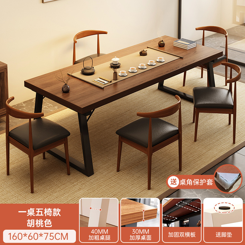 Juego completo de mesas y sillas rectangulares grandes de madera maciza para preparar y disfrutar del té, adecuadas para la sala de estar, en un estilo chino tradicional.
