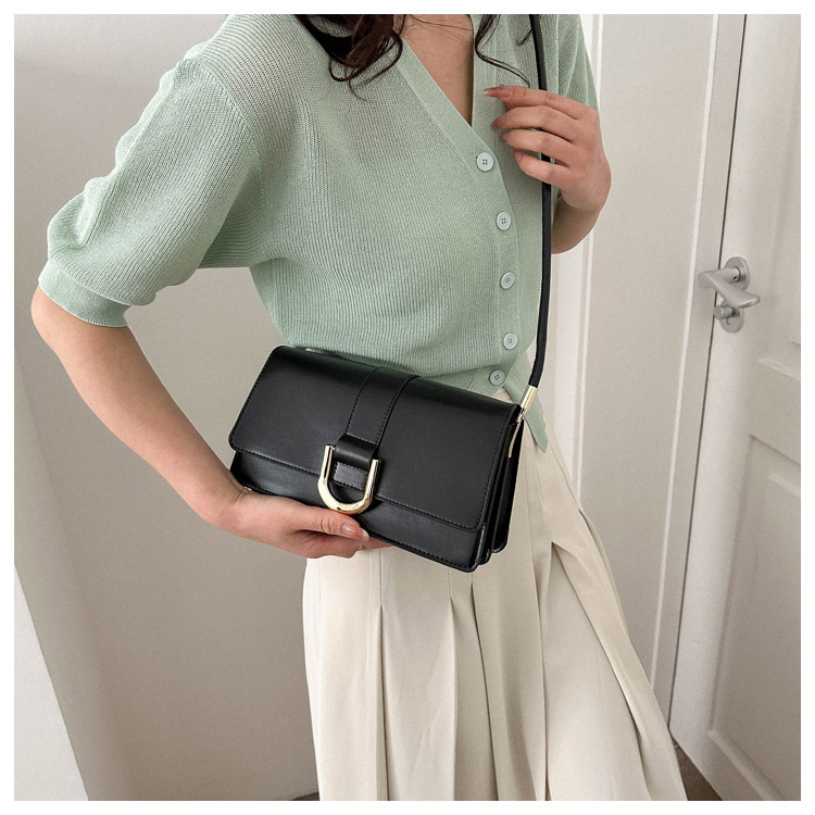 Bolsos estilo occidental femenino simple y versátil bolso de mensajero japonés de un solo hombro 2024 verano nuevo estilo retro de alta gama pequeño bolso cuadrado