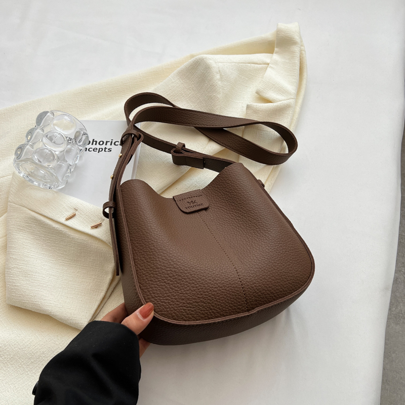 Bolso de hombro de cuero suave para mujer 2023, diseño de nicho, gran capacidad, estilo cubo