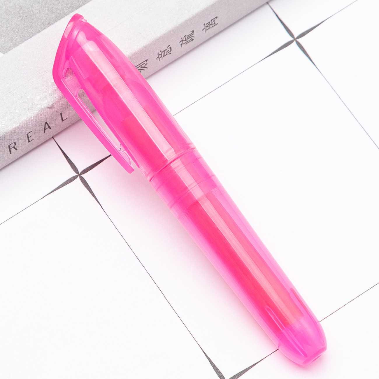 Los estudiantes de plástico al por mayor con un puntero de resaltador de un solo cabezal de color para marcar la línea de puntero de escritura de graffiti