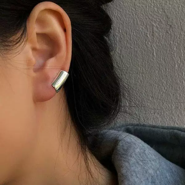 Versatile Ear Clips Ins European and American Light Luxury Personality Earrings High-End Niche Design Women's Ear Clips Non-Pierced Earrings