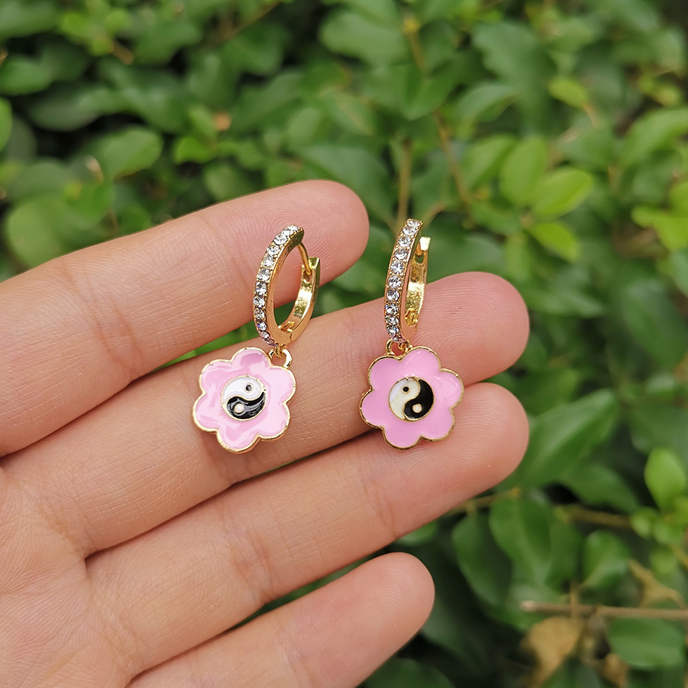 Wholesale Jewelry Heart Flower Tai Chi Oil Dripping Earrings Nihaojewelry display picture 26