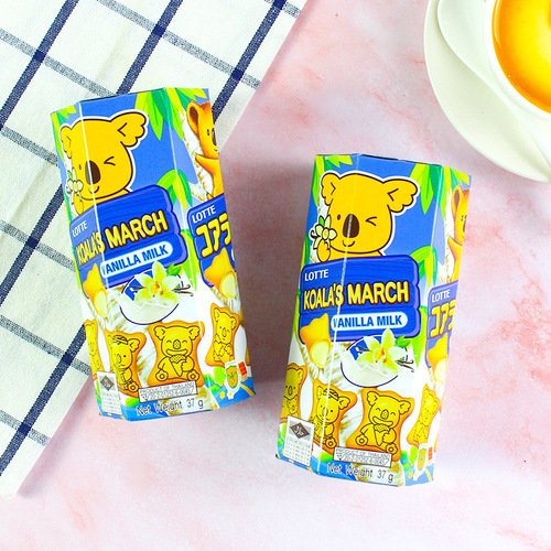 Original Import Lotte/Bear Cookies Strawberry Chocolate Filled Cookies Children's Leisure Snacks