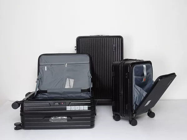 Elite black suitcase