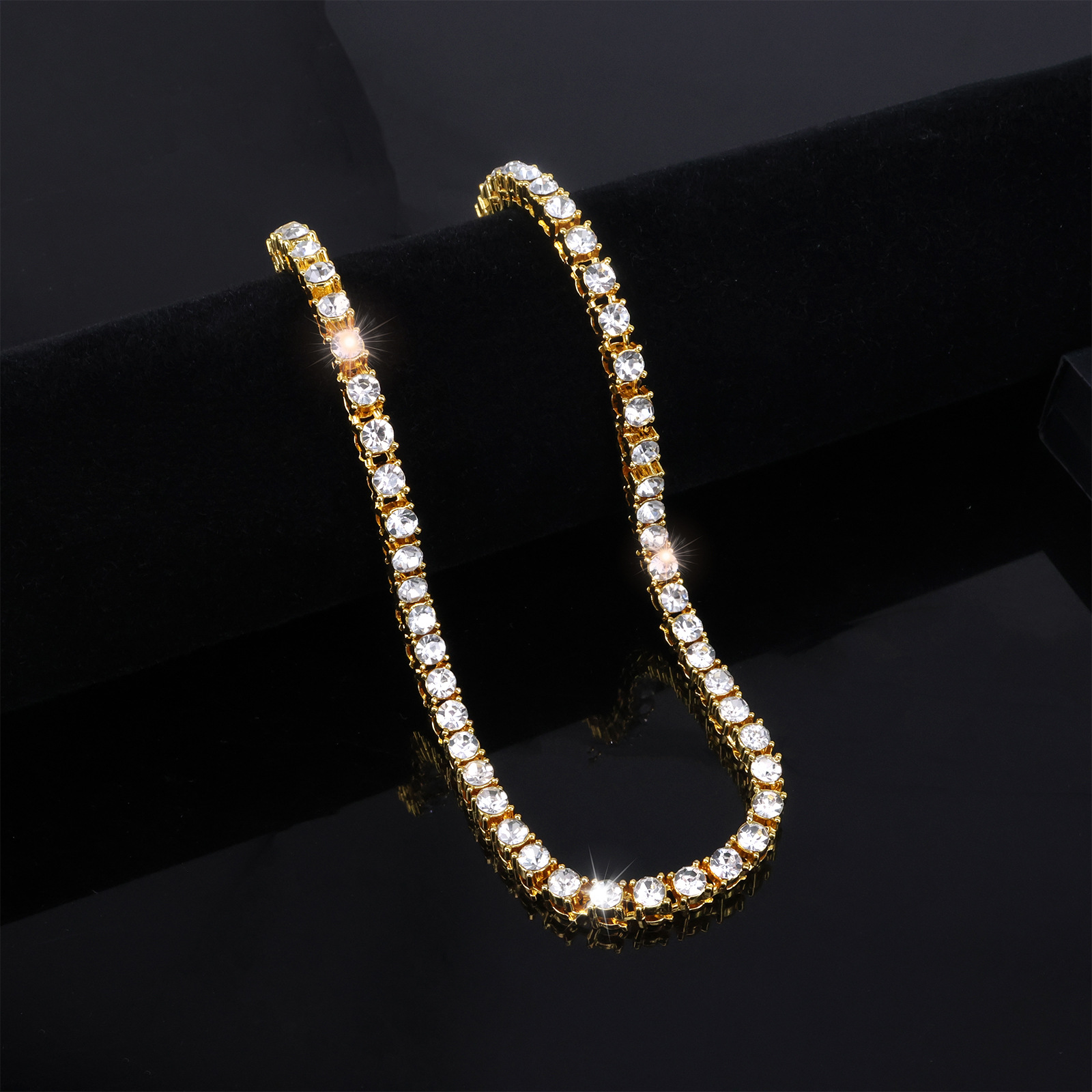 Oversized Sculptural Clear Acrylic Clip-on Earrings Modern Design_voghion.com