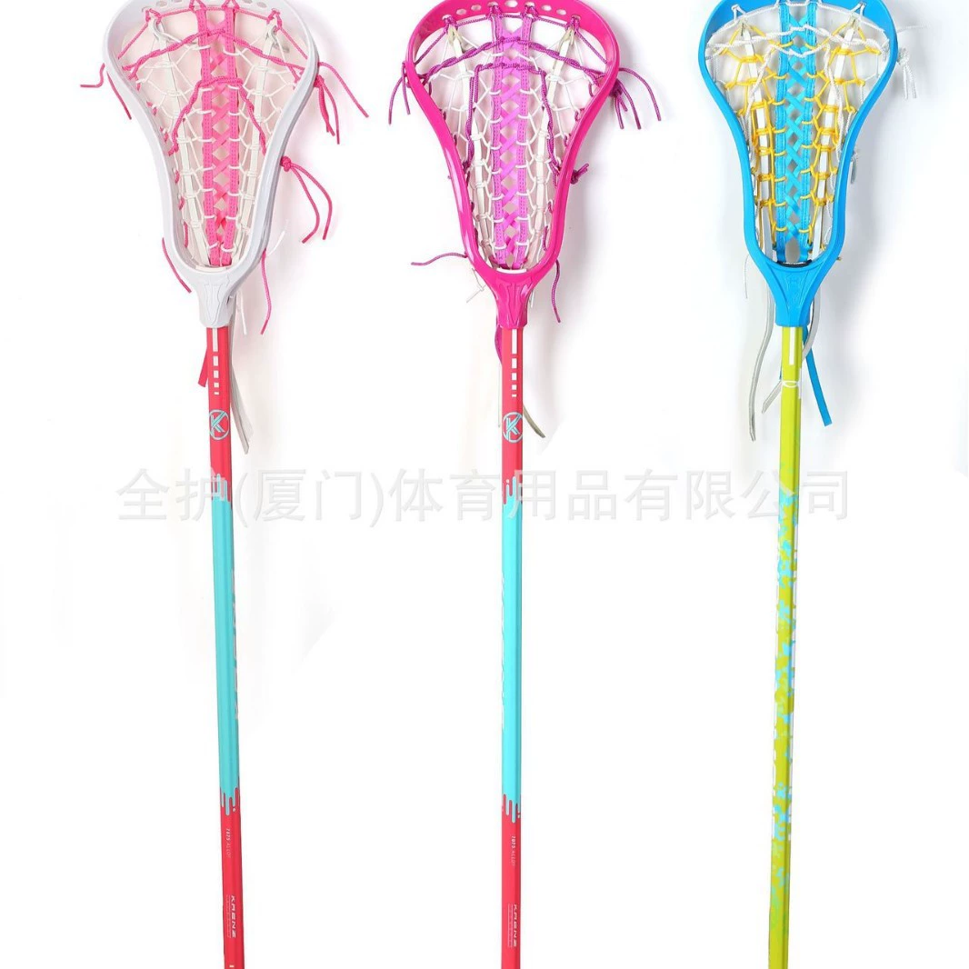 Авиационный Алюминий 7075 Женская хоккейная клюшка высокой прочности соответствует требованиям конкуренции NCAA, продукция экспортируется в Европу и Америку.