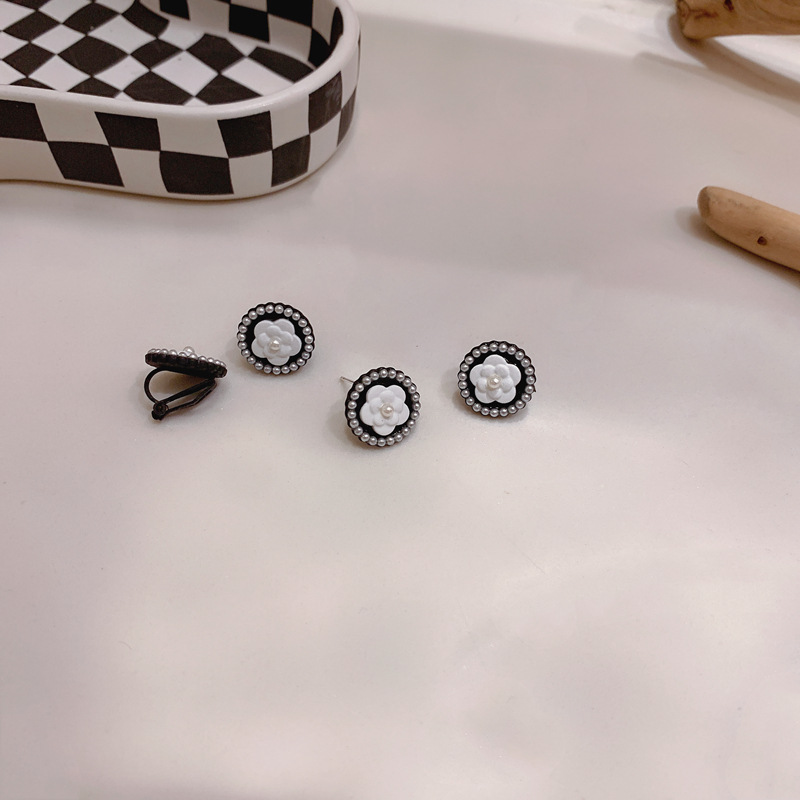 autumn and winter pearl camellia alloy stud earringspicture4