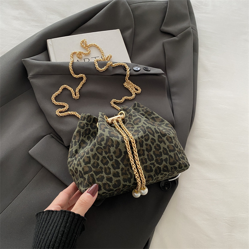 Bolsos de cubo de viaje ocio simple bolso de moda simple bolso de mujer otoño / invierno 2024 nueva moda simple bolso de hombro