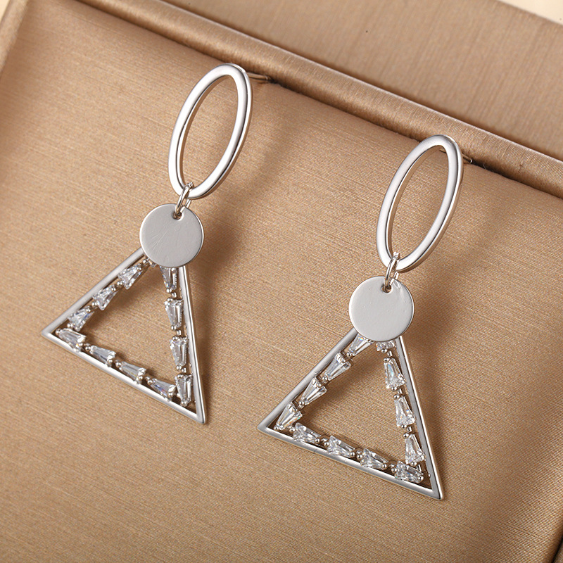 Xuping joyería pendientes triangulares nicho personalidad de alto nivel pendientes geométricos aleación galvanizado pendientes al por mayor mujeres verano