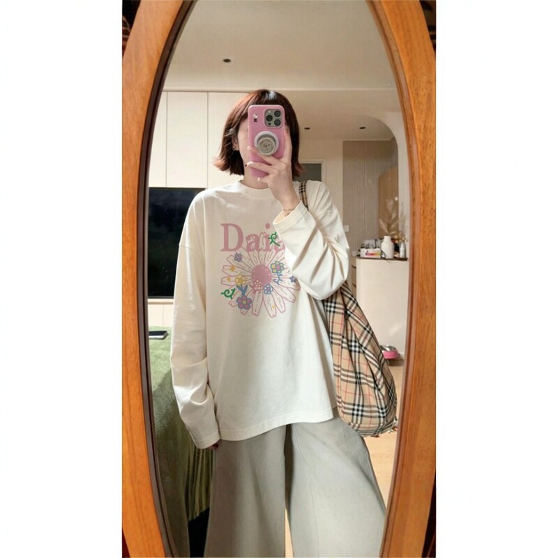White pure cotton floral long-sleeve T-shirt for women, new spring/autumn style, loose and relaxed fit, with a unique design and a touch of understated elegance