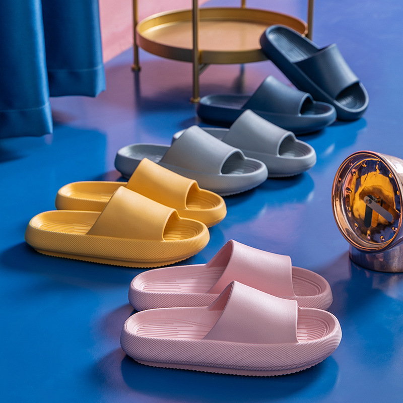 Hoogwaardige slippers met een wolkjesgevoel voor dames, antislip voor binnen, badkamer en douche, EVA-sandalen voor heren, zomer_voghion.com