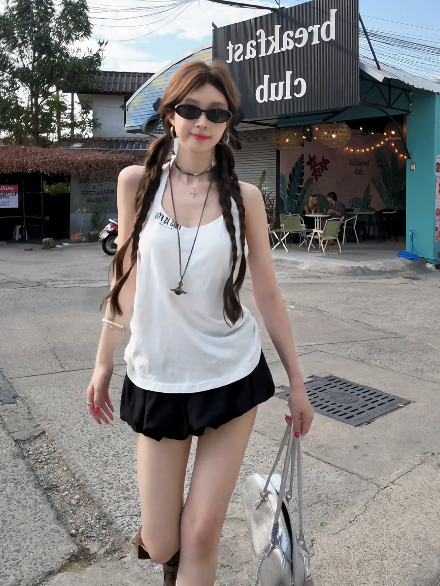 Korean Style Hot Girl Style White Waist-Cinching Halter Neck Tank Top for Women, New Summer Fashion, Niche High-End Design Sleeveless Top