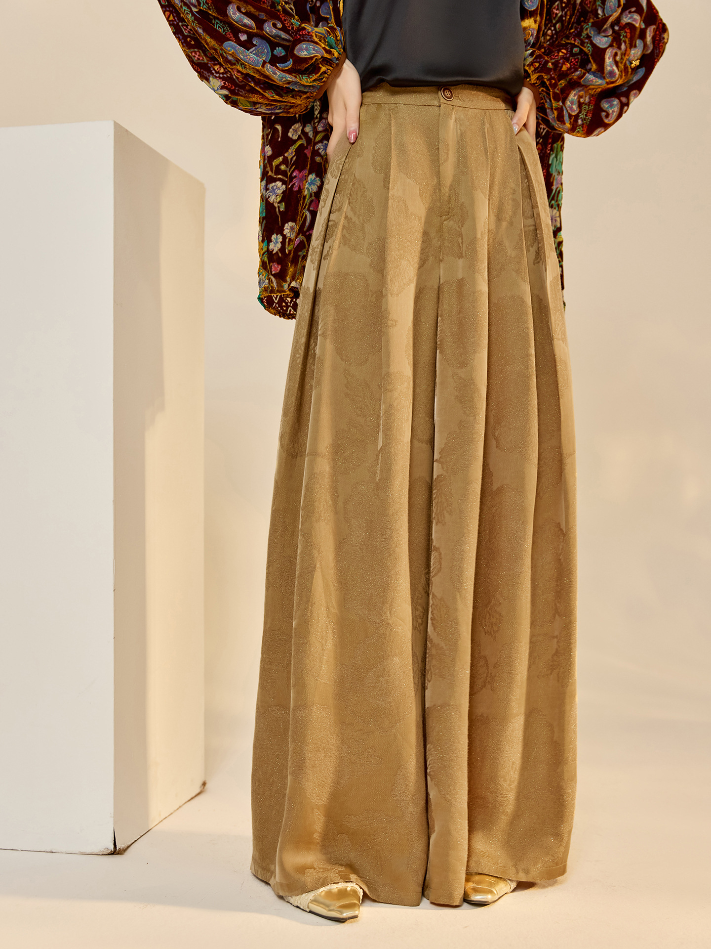 Quần ống rộng nữ phong cách Trung Hoa mới, chất rayon dệt vàng satin rủ — đen, Màu trắng nhạt, màu vàng