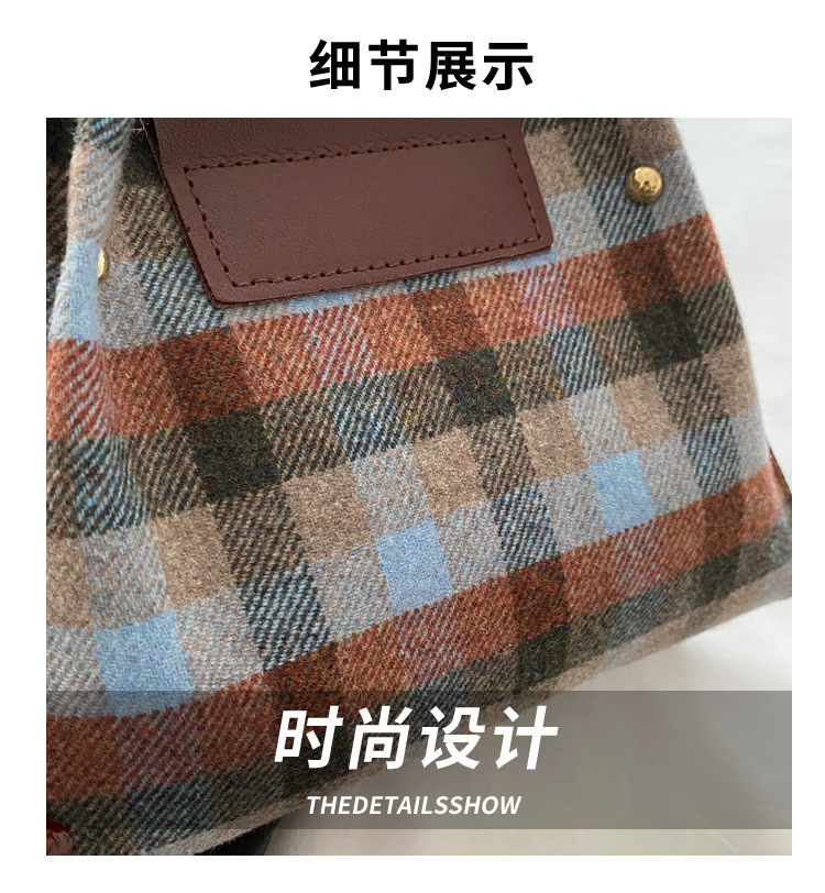 This is a trendy and stylish single-shoulder underarm bag with a contrasting color for the autumn of 2024. It features a unique design and is retro and individualistic Application Scenario