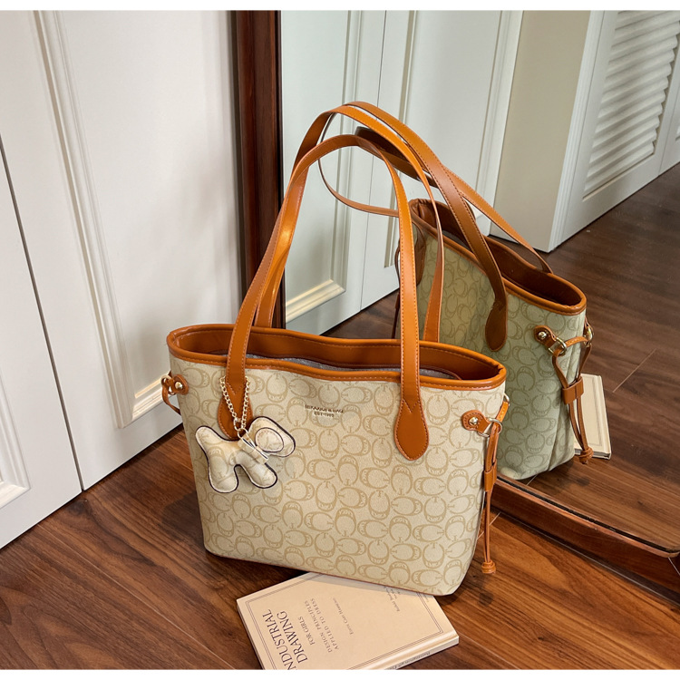 Korean high-end, versatile and retro single-shoulder commuter bag for women, new summer 2025 large-capacity fashionable tote bag undefined